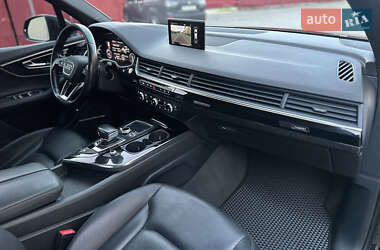 Позашляховик / Кросовер Audi Q7 2017 в 