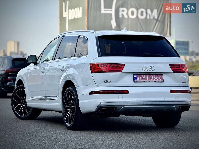Позашляховик / Кросовер Audi Q7 2017 в Києві