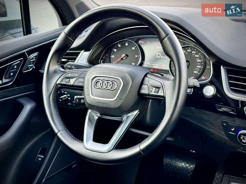 Позашляховик / Кросовер Audi Q7 2017 в Києві