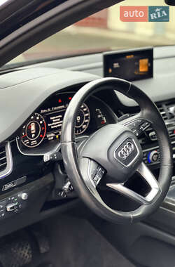 Внедорожник / Кроссовер Audi Q7 2016 в 