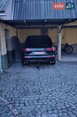 Позашляховик / Кросовер Audi Q7 2017 в 