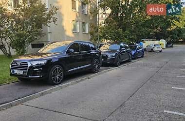 Позашляховик / Кросовер Audi Q7 2017 в 