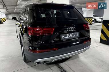 Внедорожник / Кроссовер Audi Q7 2016 в 