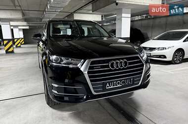 Внедорожник / Кроссовер Audi Q7 2016 в 