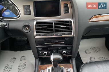 Позашляховик / Кросовер Audi Q7 2015 в 