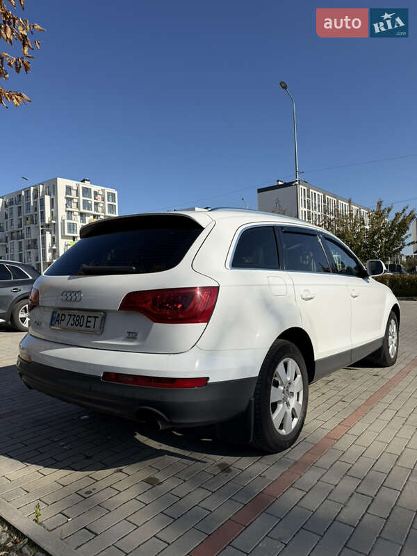 Позашляховик / Кросовер Audi Q7 2011 в Ужгороді