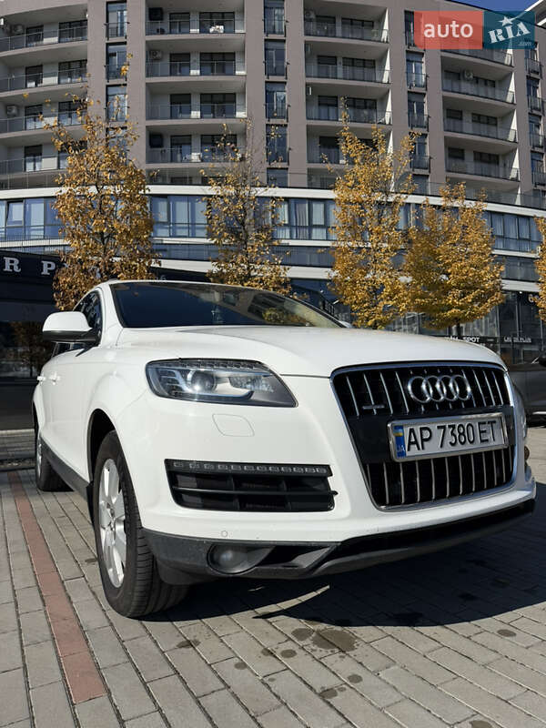 Позашляховик / Кросовер Audi Q7 2011 в Ужгороді
