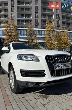 Позашляховик / Кросовер Audi Q7 2011 в 