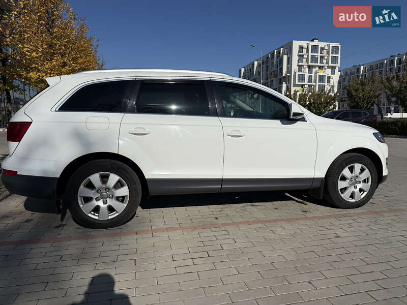 Позашляховик / Кросовер Audi Q7 2011 в Ужгороді