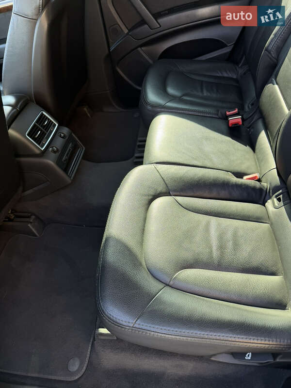 Позашляховик / Кросовер Audi Q7 2011 в Ужгороді