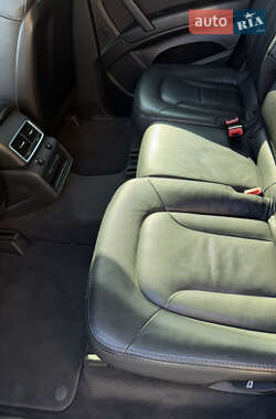 Позашляховик / Кросовер Audi Q7 2011 в 