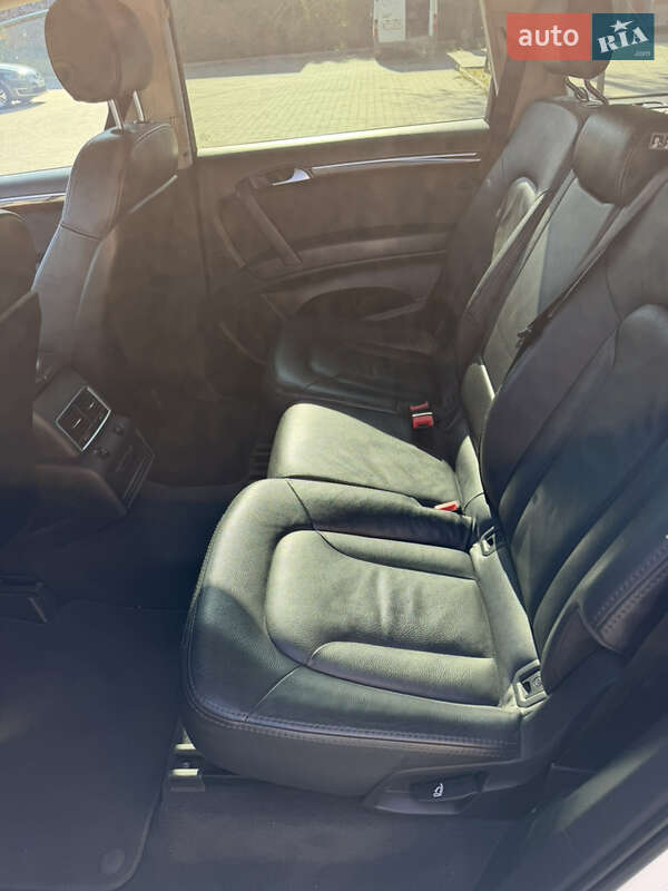 Позашляховик / Кросовер Audi Q7 2011 в Ужгороді