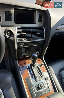 Позашляховик / Кросовер Audi Q7 2011 в 