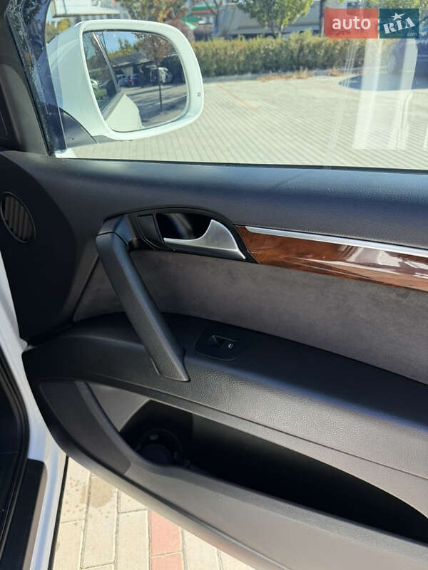 Позашляховик / Кросовер Audi Q7 2011 в Ужгороді