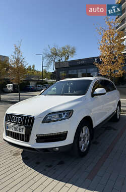 Позашляховик / Кросовер Audi Q7 2011 в 