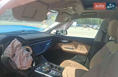 Позашляховик / Кросовер Audi Q7 2021 в 