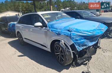 Позашляховик / Кросовер Audi Q7 2021 в 