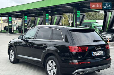 Позашляховик / Кросовер Audi Q7 2017 в 