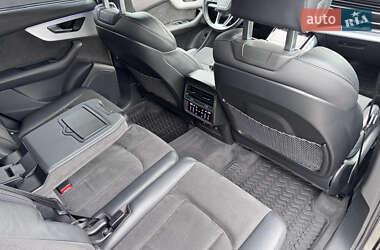 Позашляховик / Кросовер Audi Q7 2021 в 