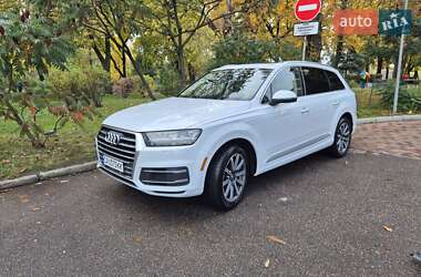 Внедорожник / Кроссовер Audi Q7 2017 в 