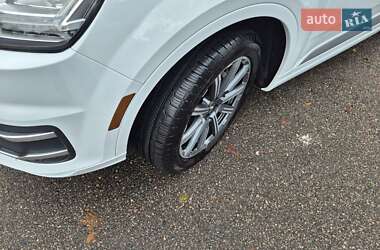 Внедорожник / Кроссовер Audi Q7 2017 в 