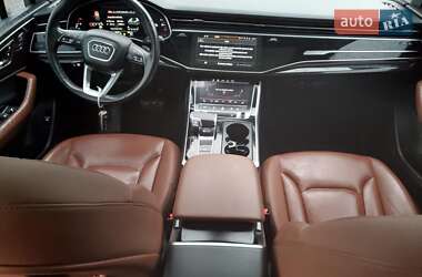 Позашляховик / Кросовер Audi Q7 2020 в 