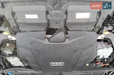 Позашляховик / Кросовер Audi Q7 2020 в 