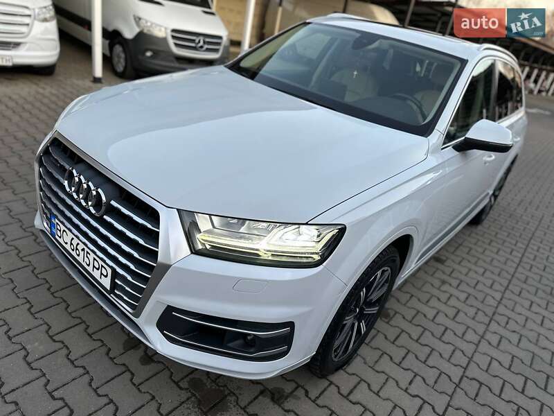 Внедорожник / Кроссовер Audi Q7 2016 в 