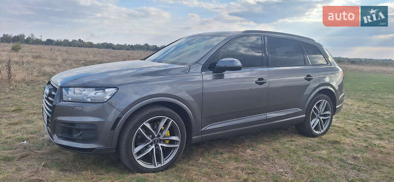 Позашляховик / Кросовер Audi Q7 2018 в Дніпрі