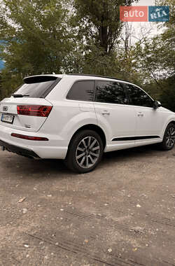Внедорожник / Кроссовер Audi Q7 2016 в 