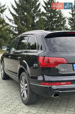 Позашляховик / Кросовер Audi Q7 2012 в 
