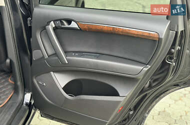 Позашляховик / Кросовер Audi Q7 2012 в 