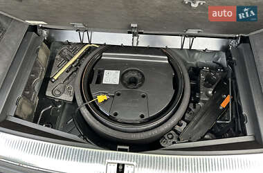 Позашляховик / Кросовер Audi Q7 2012 в 