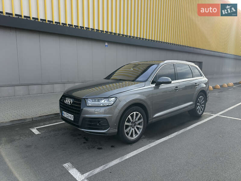 Внедорожник / Кроссовер Audi Q7 2016 в 