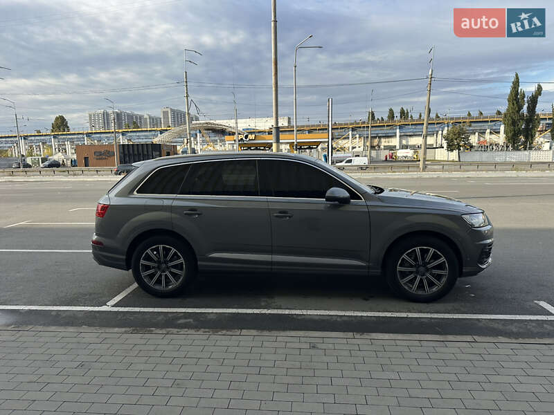 Внедорожник / Кроссовер Audi Q7 2016 в Киеве