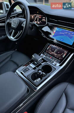 Внедорожник / Кроссовер Audi Q7 2022 в 