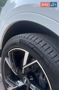 Позашляховик / Кросовер Audi Q7 2019 в 