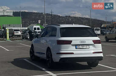 Позашляховик / Кросовер Audi Q7 2019 в 
