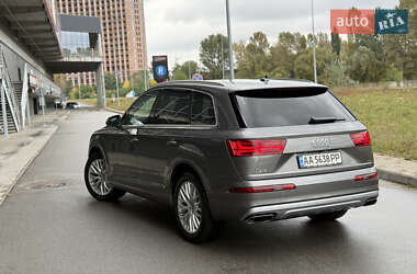 Позашляховик / Кросовер Audi Q7 2016 в 