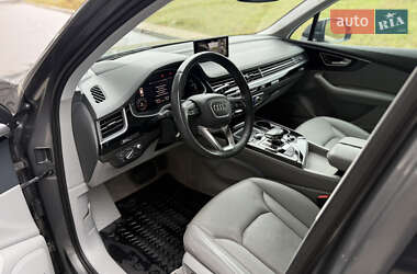 Позашляховик / Кросовер Audi Q7 2016 в 