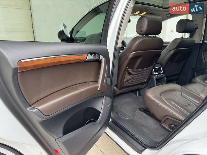 Внедорожник / Кроссовер Audi Q7 2015 в Сарнах