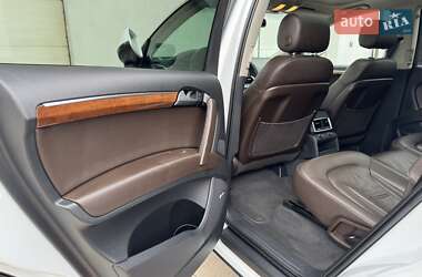 Позашляховик / Кросовер Audi Q7 2015 в 