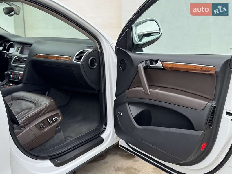 Внедорожник / Кроссовер Audi Q7 2015 в Сарнах