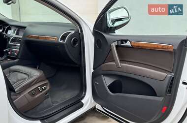Позашляховик / Кросовер Audi Q7 2015 в 