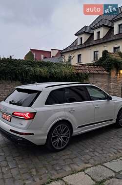 Позашляховик / Кросовер Audi Q7 2020 в 