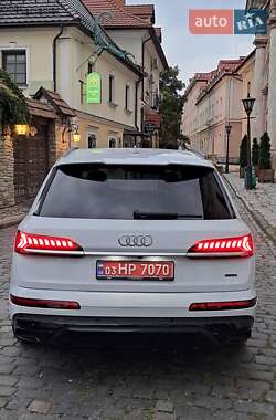 Позашляховик / Кросовер Audi Q7 2020 в 