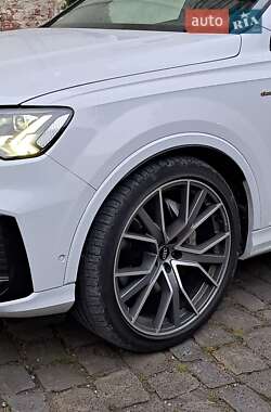 Позашляховик / Кросовер Audi Q7 2020 в 