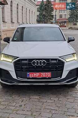 Позашляховик / Кросовер Audi Q7 2020 в 