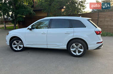 Позашляховик / Кросовер Audi Q7 2020 в 