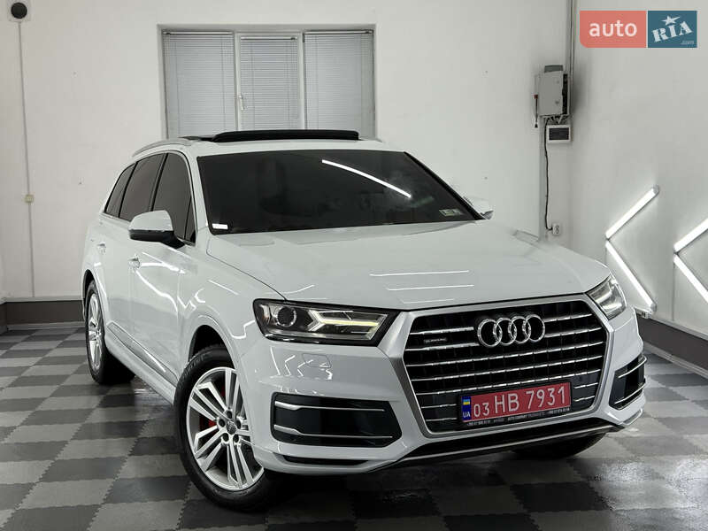 Внедорожник / Кроссовер Audi Q7 2018 в 